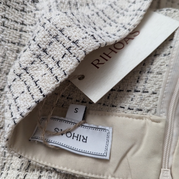 BNWT /Small/ pearl button high waisted tweed skirt - Picture 5 of 5